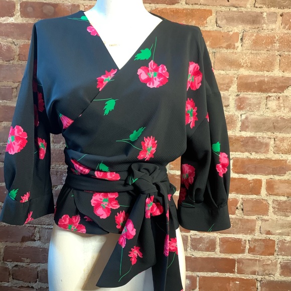 Wrap around blouse - Picture 1 of 3